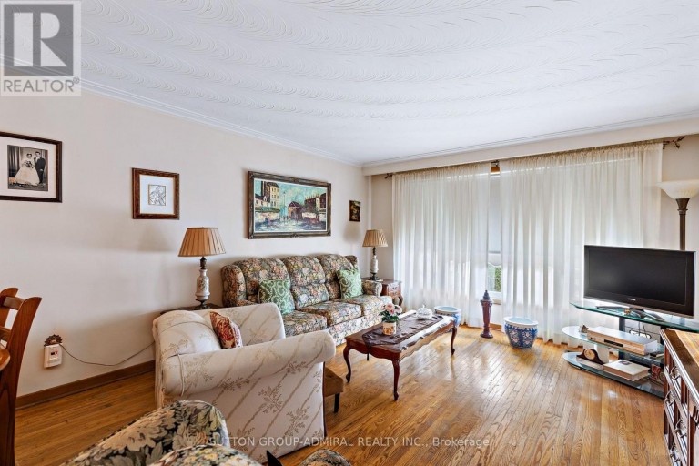 201 DERRYDOWN ROAD, Toronto (York University Heights), Ontario, M3J1S2
