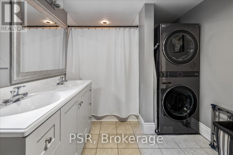 40 STANLEY AVENUE, Hamilton (Kirkendall), Ontario, L8P2L1