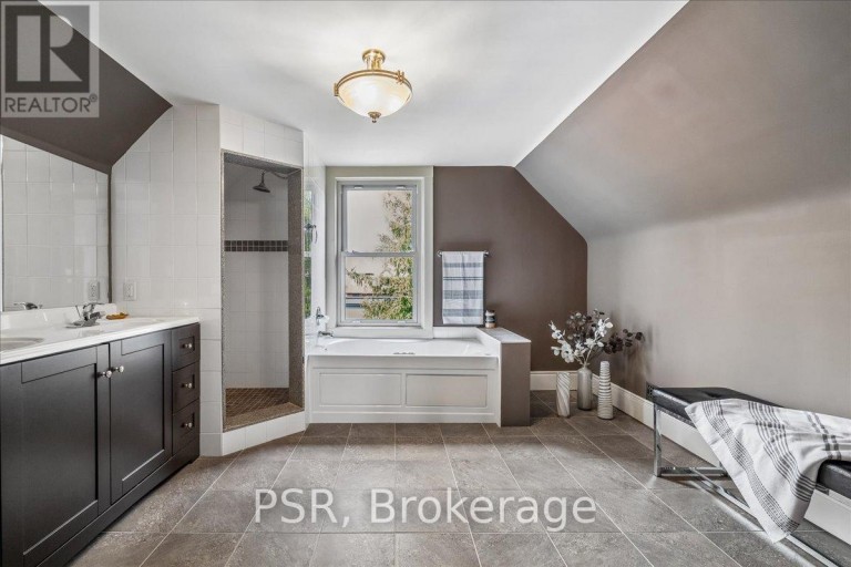 40 STANLEY AVENUE, Hamilton (Kirkendall), Ontario, L8P2L1