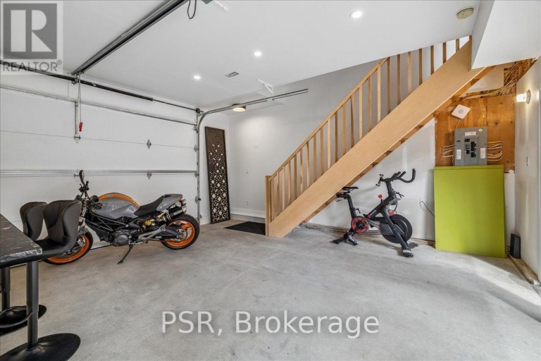 40 STANLEY AVENUE, Hamilton (Kirkendall), Ontario, L8P2L1