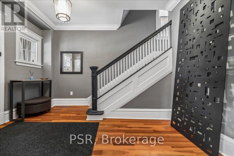 40 STANLEY AVENUE, Hamilton (Kirkendall), Ontario, L8P2L1