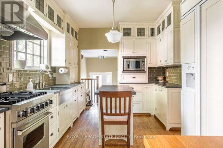 2 OAK KNOLL DRIVE, Hamilton (Westdale), Ontario, L8S4C2