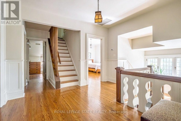 2 OAK KNOLL DRIVE, Hamilton (Westdale), Ontario, L8S4C2