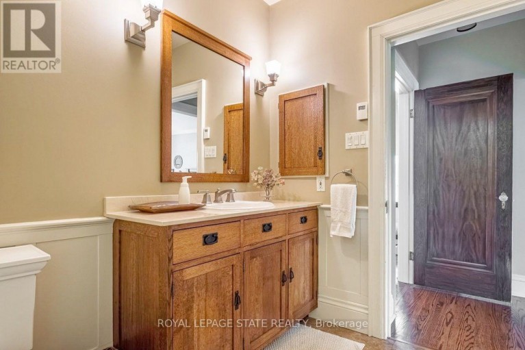 2 OAK KNOLL DRIVE, Hamilton (Westdale), Ontario, L8S4C2