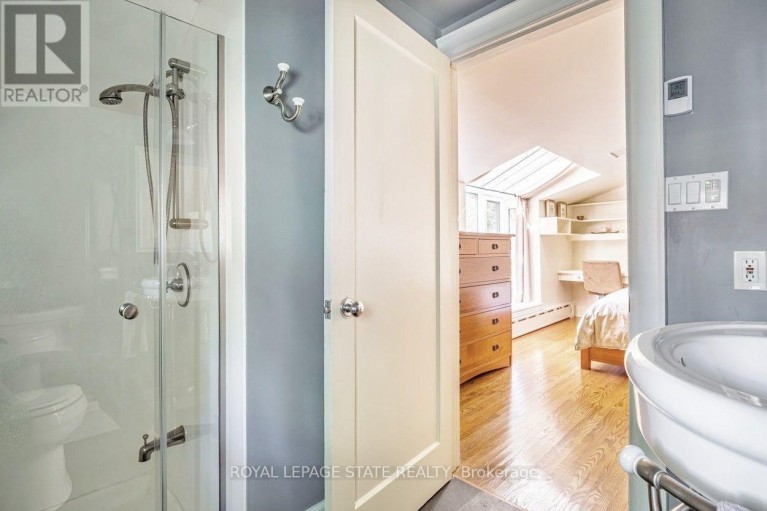 2 OAK KNOLL DRIVE, Hamilton (Westdale), Ontario, L8S4C2
