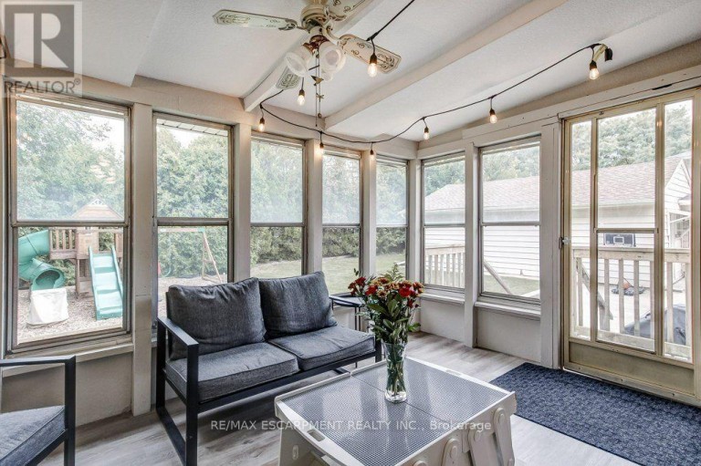 56 BARTON STREET, Hamilton (Waterdown), Ontario, L0R2H0