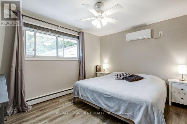 56 BARTON STREET, Hamilton (Waterdown), Ontario, L0R2H0
