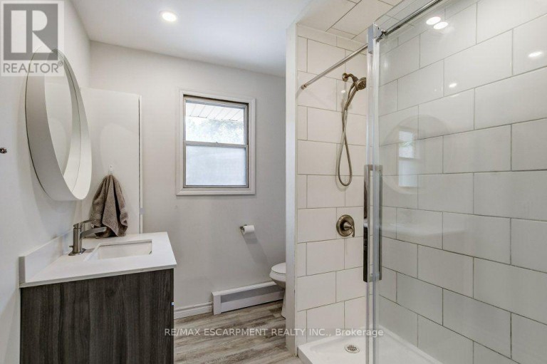 56 BARTON STREET, Hamilton (Waterdown), Ontario, L0R2H0