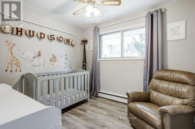 56 BARTON STREET Hamilton (Waterdown) Ontario photo 17