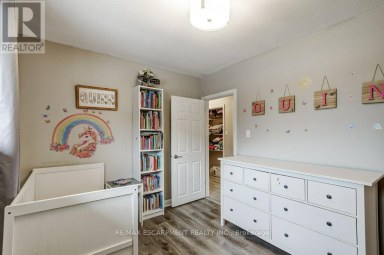 56 BARTON STREET Hamilton (Waterdown) Ontario photo 19