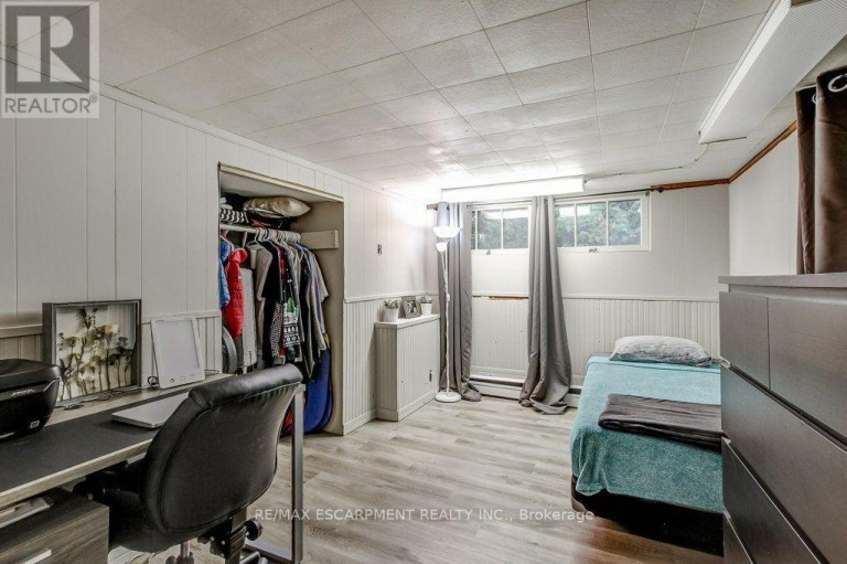 56 BARTON STREET, Hamilton (Waterdown), Ontario, L0R2H0