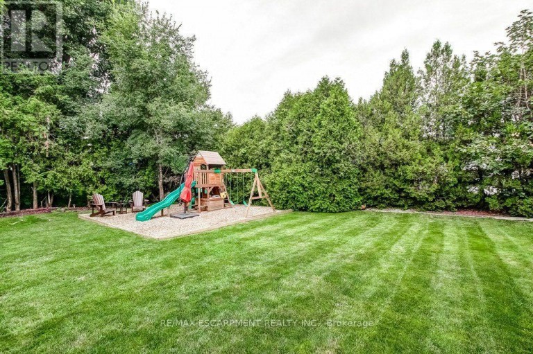 56 BARTON STREET, Hamilton (Waterdown), Ontario, L0R2H0