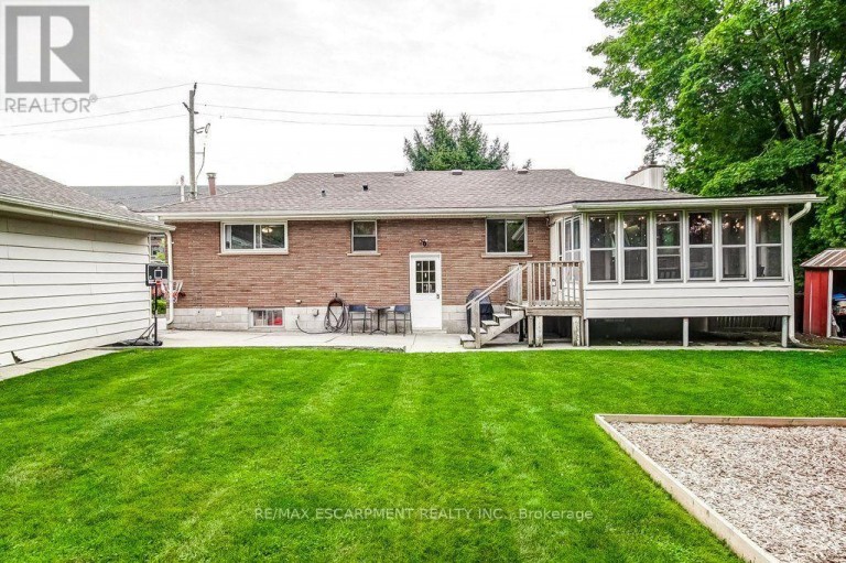 56 BARTON STREET, Hamilton (Waterdown), Ontario, L0R2H0