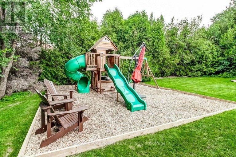 56 BARTON STREET, Hamilton (Waterdown), Ontario, L0R2H0