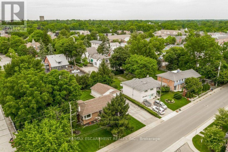 56 BARTON STREET, Hamilton (Waterdown), Ontario, L0R2H0