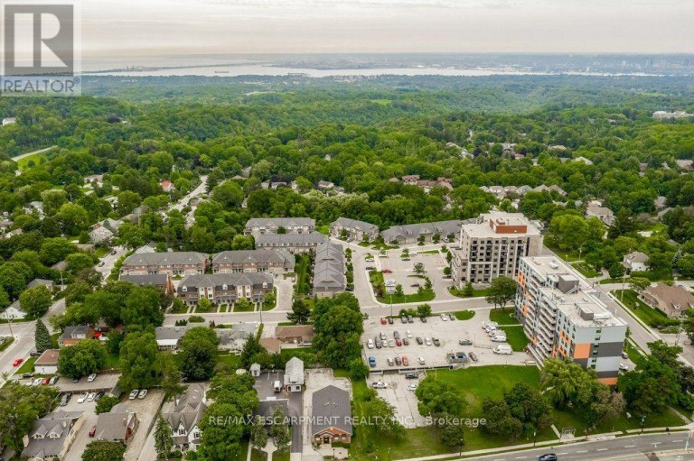 56 BARTON STREET, Hamilton (Waterdown), Ontario, L0R2H0