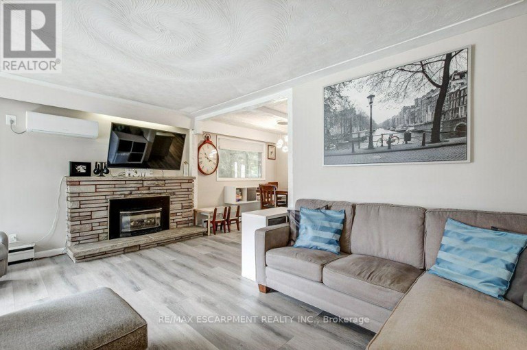 56 BARTON STREET, Hamilton (Waterdown), Ontario, L0R2H0