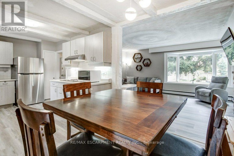 56 BARTON STREET, Hamilton (Waterdown), Ontario, L0R2H0