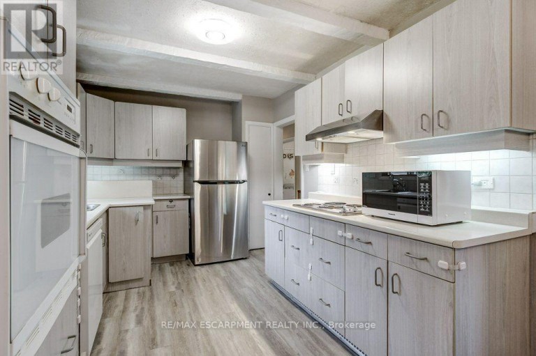 56 BARTON STREET, Hamilton (Waterdown), Ontario, L0R2H0