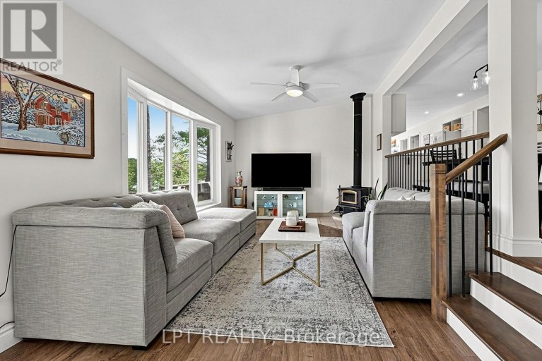 5 PINETREE ROAD, Gravenhurst (Muskoka (S)), Ontario, P1P0E2