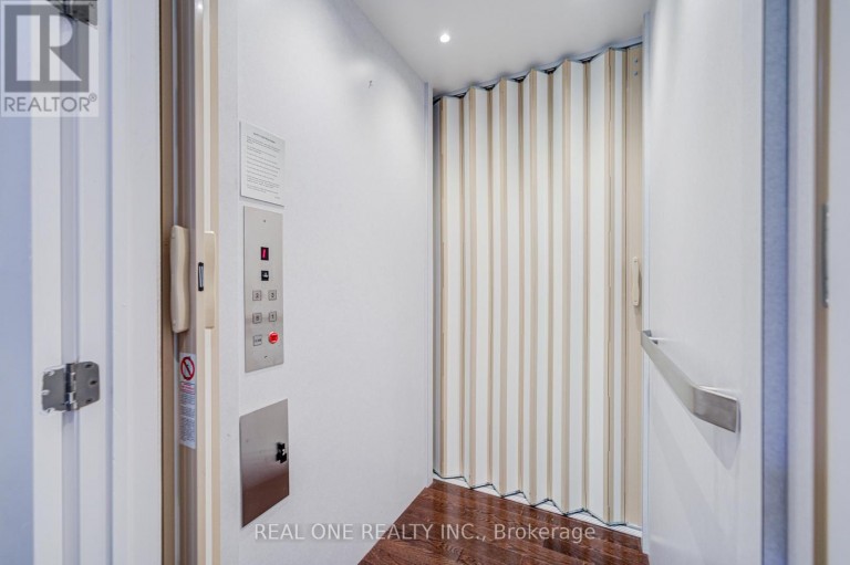 421 FLAMINGO ROAD, Vaughan (Uplands), Ontario, L4J8L4