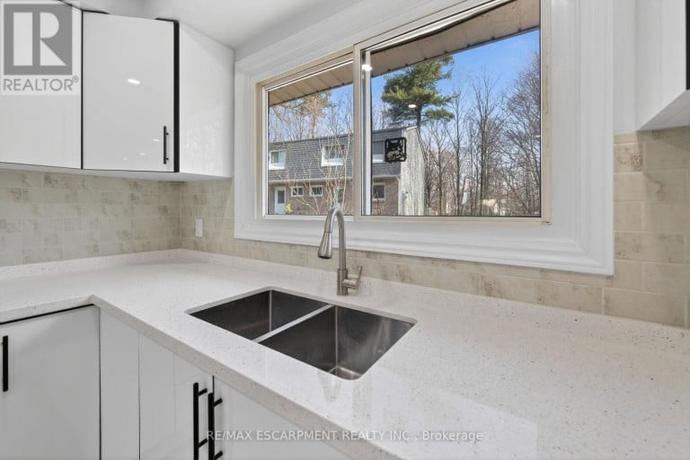 153 - 2050 UPPER MIDDLE ROAD, Burlington (Brant Hills), Ontario, L7P3R9