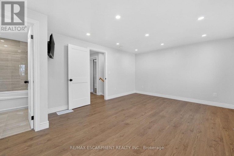 153 - 2050 UPPER MIDDLE ROAD, Burlington (Brant Hills), Ontario, L7P3R9