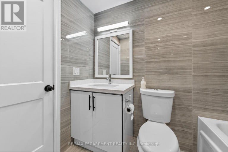 153 - 2050 UPPER MIDDLE ROAD, Burlington (Brant Hills), Ontario, L7P3R9
