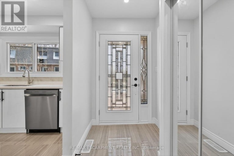 153 - 2050 UPPER MIDDLE ROAD, Burlington (Brant Hills), Ontario, L7P3R9