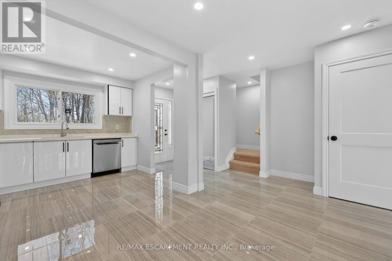 153 - 2050 UPPER MIDDLE ROAD, Burlington (Brant Hills), Ontario, L7P3R9