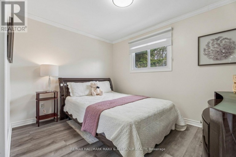 11 CHARLOTTE COURT, Barrie (Letitia Heights), Ontario, L4N6B2