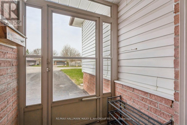 11 CHARLOTTE COURT, Barrie (Letitia Heights), Ontario, L4N6B2