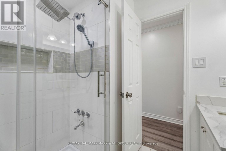 11 CHARLOTTE COURT, Barrie (Letitia Heights), Ontario, L4N6B2
