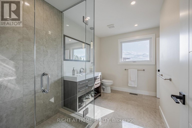 690 HILLMAN CRESCENT, Mississauga (Applewood), Ontario, L4Y2H9
