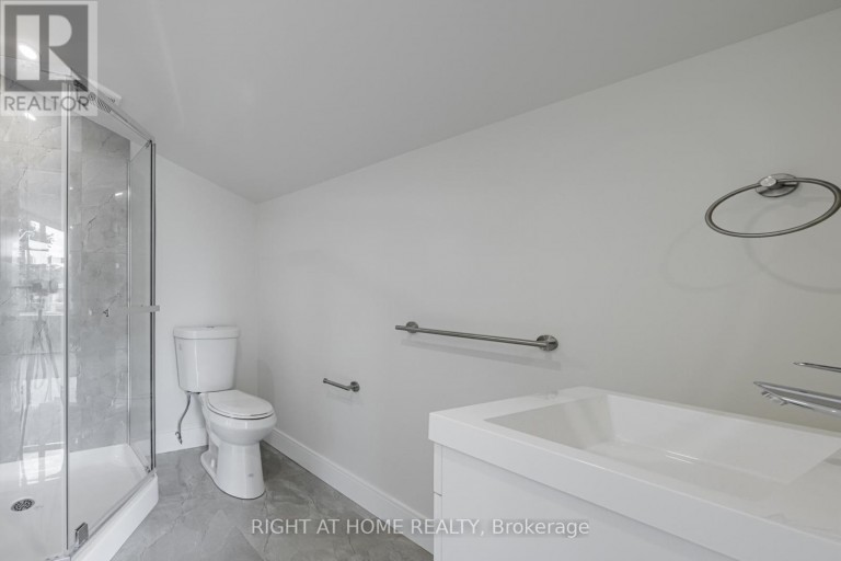 690 HILLMAN CRESCENT, Mississauga (Applewood), Ontario, L4Y2H9