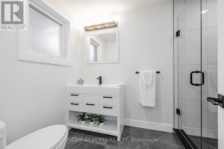 690 HILLMAN CRESCENT, Mississauga (Applewood), Ontario, L4Y2H9