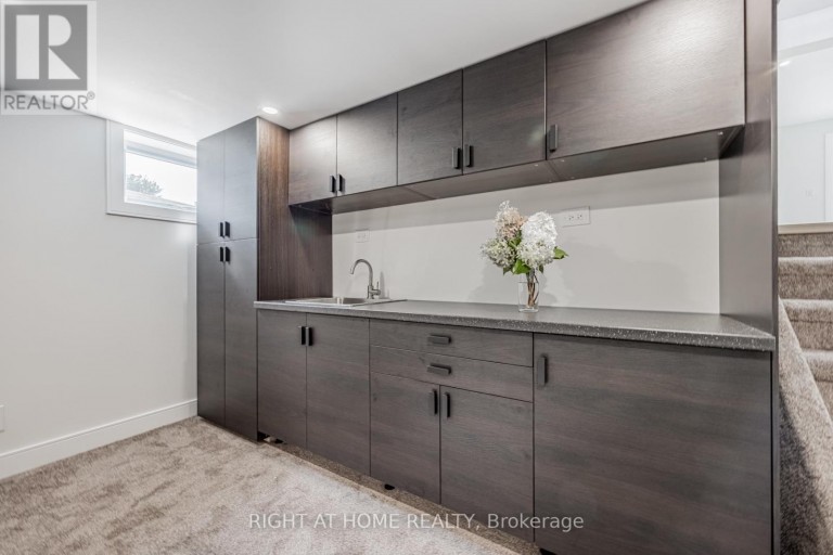 690 HILLMAN CRESCENT, Mississauga (Applewood), Ontario, L4Y2H9