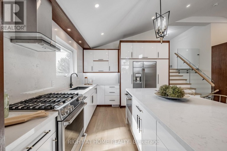 690 HILLMAN CRESCENT, Mississauga (Applewood), Ontario, L4Y2H9