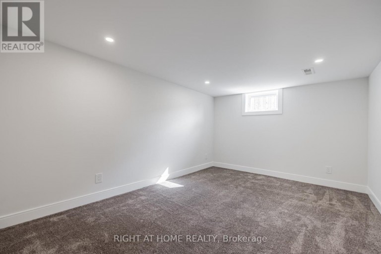 690 HILLMAN CRESCENT, Mississauga (Applewood), Ontario, L4Y2H9