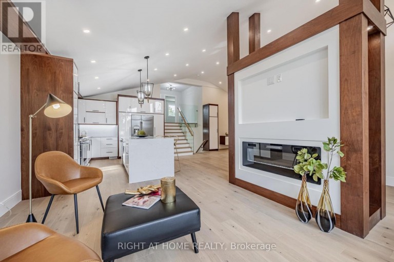 690 HILLMAN CRESCENT, Mississauga (Applewood), Ontario, L4Y2H9