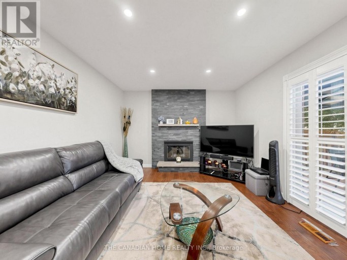 19 WIGSTON COURT, Whitby (Rolling Acres), Ontario, L1R2B9