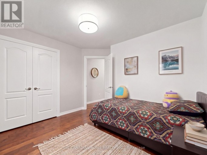 19 WIGSTON COURT, Whitby (Rolling Acres), Ontario, L1R2B9