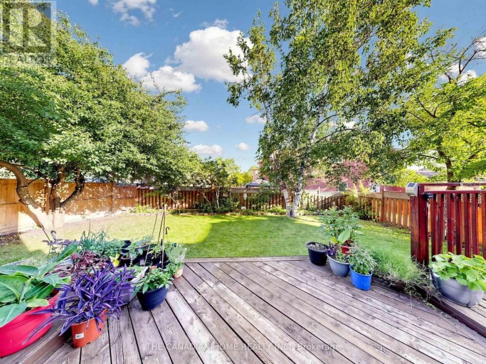 19 WIGSTON COURT, Whitby (Rolling Acres), Ontario, L1R2B9