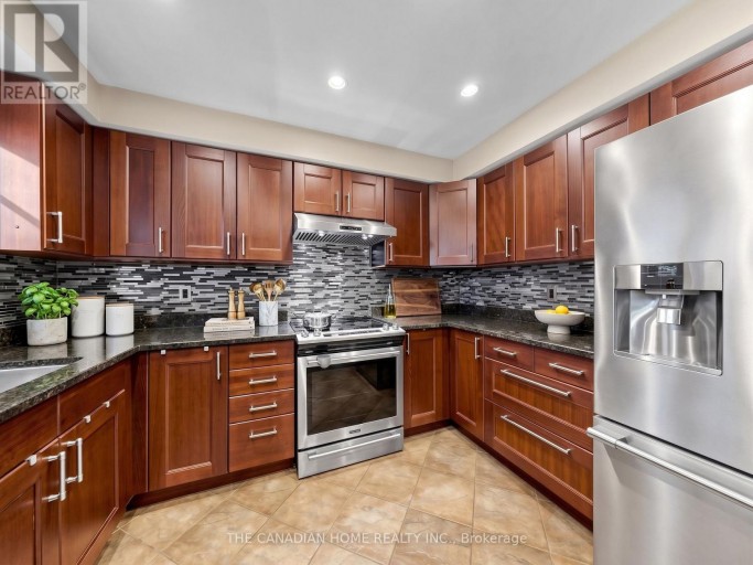 19 WIGSTON COURT, Whitby (Rolling Acres), Ontario, L1R2B9
