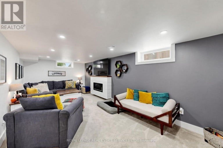 83 DELMAR DRIVE, Hamilton (Buchanan), Ontario, L9C1J5