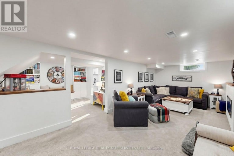 83 DELMAR DRIVE, Hamilton (Buchanan), Ontario, L9C1J5