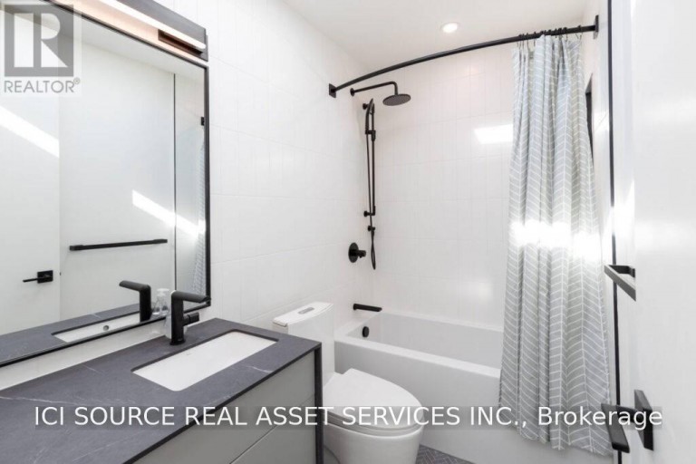 R - 60 JONES AVENUE, Toronto (South Riverdale), Ontario, M4M2Z8