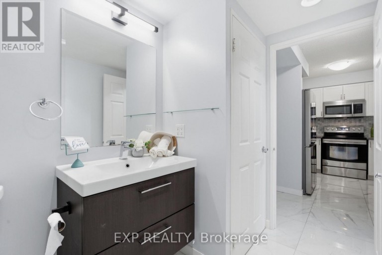 1005 - 2155 BURNHAMTHORPE ROAD W, Mississauga (Erin Mills), Ontario, L5L5P4