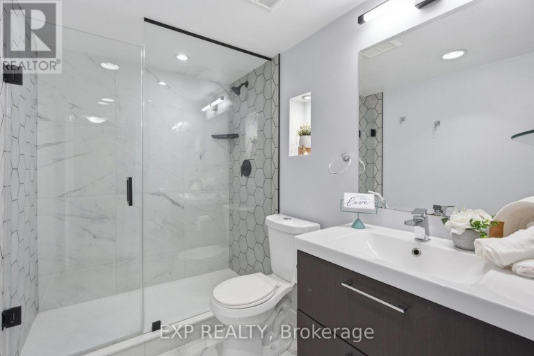 1005 - 2155 BURNHAMTHORPE ROAD W, Mississauga (Erin Mills), Ontario, L5L5P4