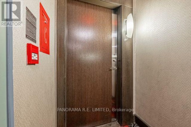 121 - 2 EVA ROAD, Toronto (Etobicoke West Mall), Ontario, M9C0A9